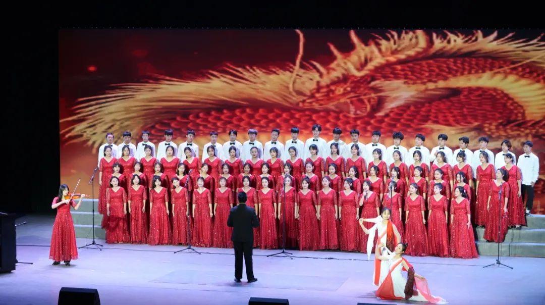 黄龄在晚会上假唱上热搜，你怎么看这件事？游戏画面